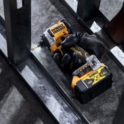 DCD805 + DCF850 Powerstack 18V DeWALT DCK2050E2T